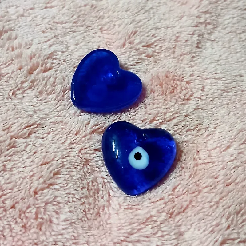 Ojo turco azul forma de corazón