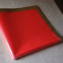Papel coreano rojo con bordes dorados