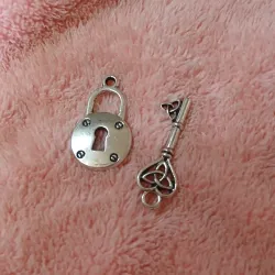 Dije Pareja llave candado