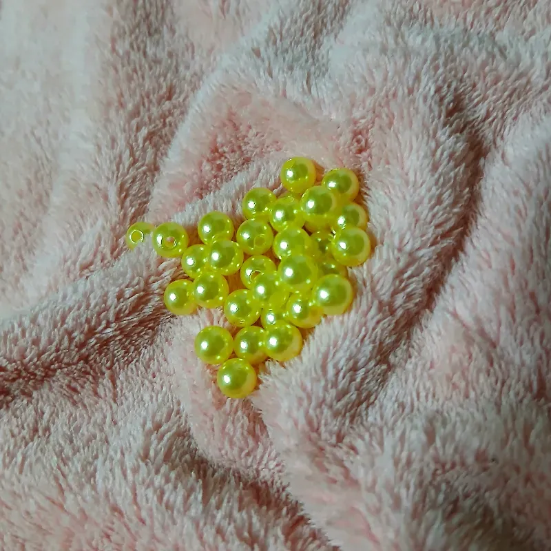Perlas plásticas 6 mm amarillas