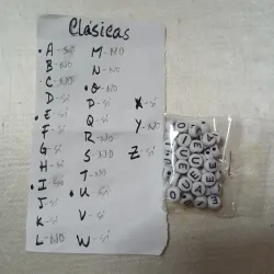 VOCALES - Sueltas cuenta blanca letra negra