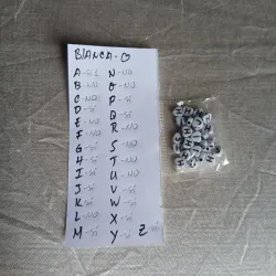 VOCALES - Sueltas cuenta blanca letra negra forma de corazón 