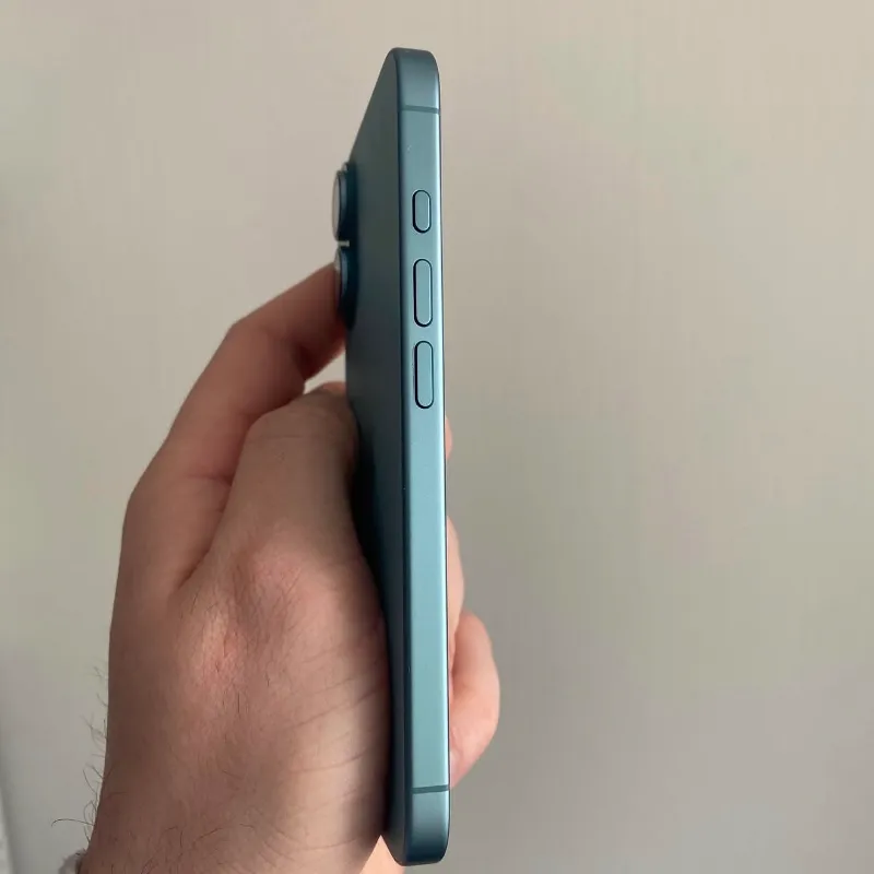 IPHONE 16