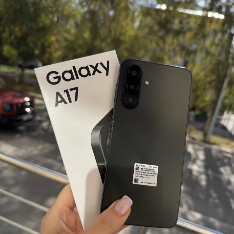 SAMSUNG A17 / 128 GB Almacenamiento 