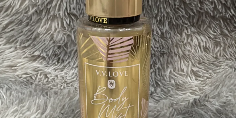 Colonia body mist con brillo 
