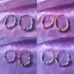 Pulseras de perlas y flores