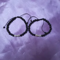 Pulseras de perlas negras