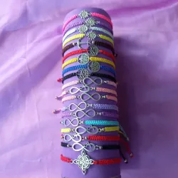 Pulseras tejidas con conectores