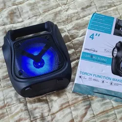 Bocina Bluetooth y linterna 