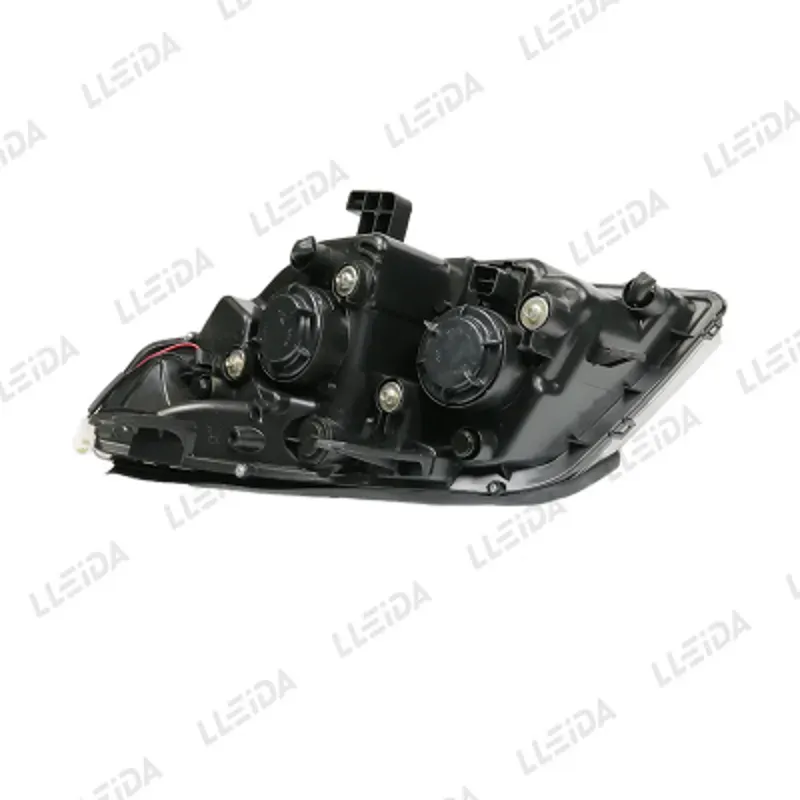 Farol del.der.GEELY MK