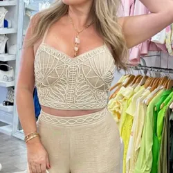 Conjunto hilo top bordado