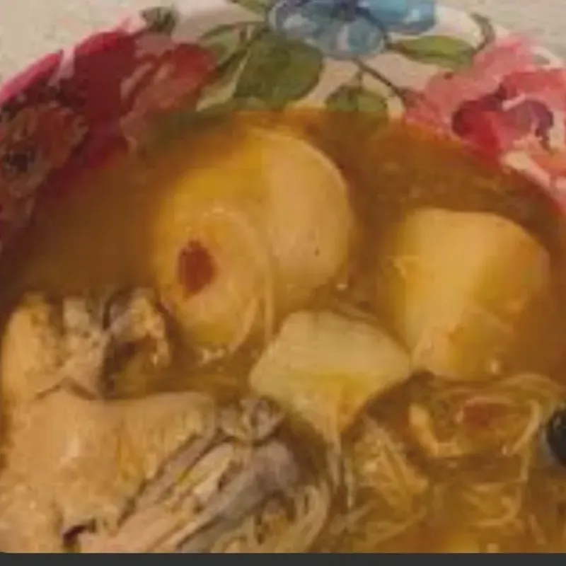 Rica sopa de pollo 