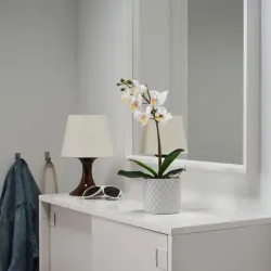 Maceta artificial con orquídea 