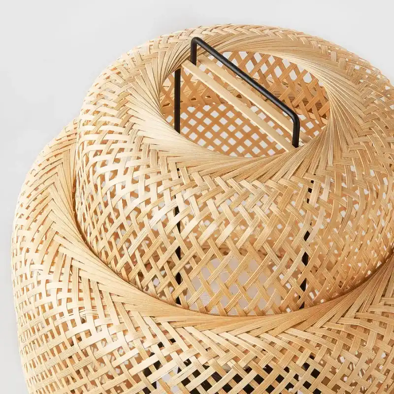 Lámpara de pie con pantalla de bambú 