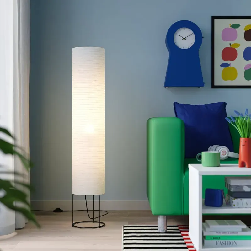 Lámpara de pie con pantalla de papel