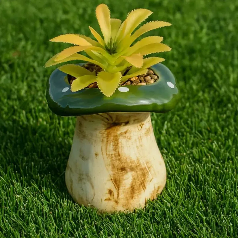 Maceta tipo hongo con planta artificial 