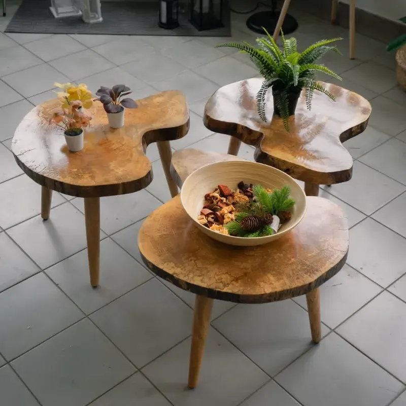 Mesa auxiliar de tronco de madera