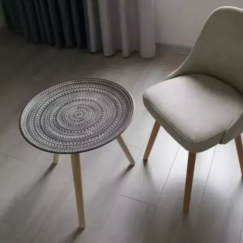 Mesa auxiliar decorada