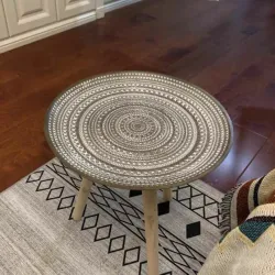 Mesa auxiliar decorada