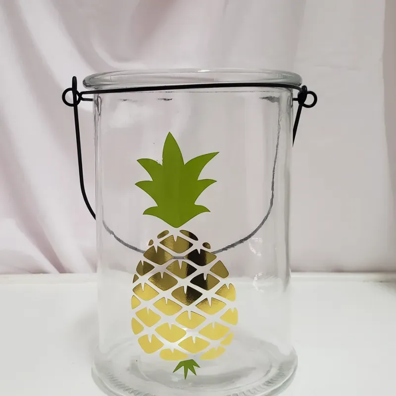 Pote decorado con imagen de piña