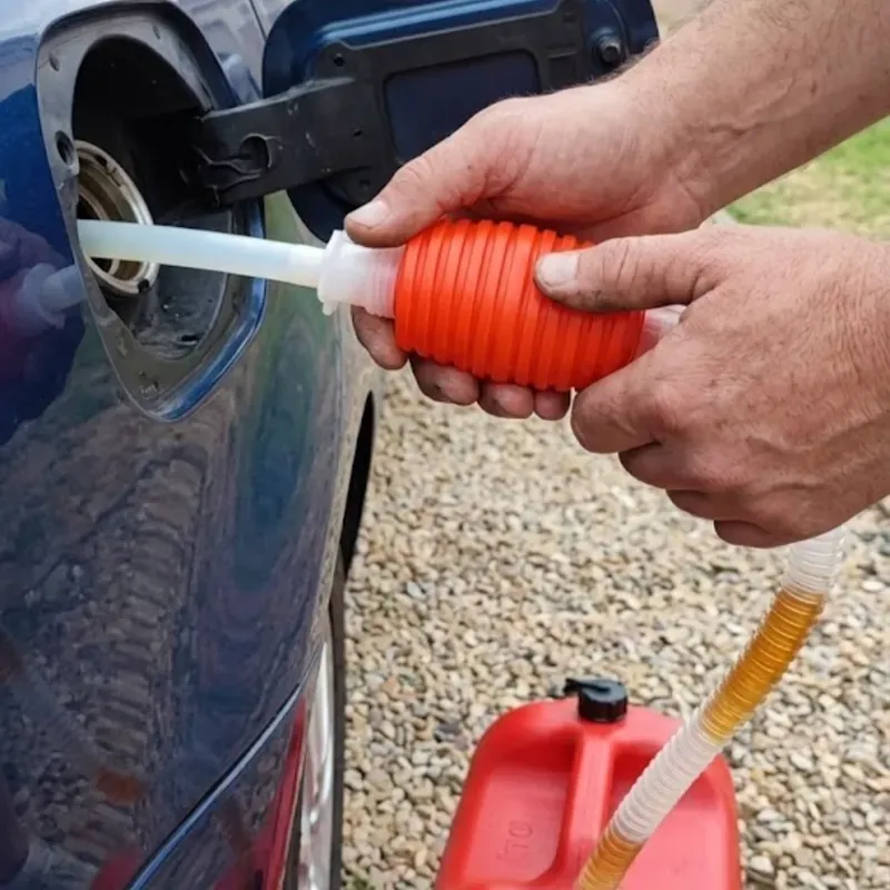 Set de embudo con extensión flexible y bomba  para combustible