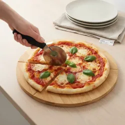 Tabla de bambú para pizza con cortapizzas