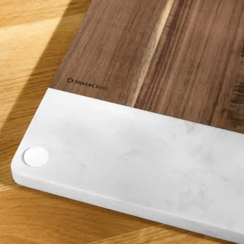 Tabla de madera y mármol