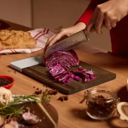 Tabla de madera y mármol