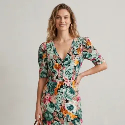 Vestido con espalda descubierta