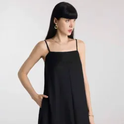 Vestido negro de tirantes