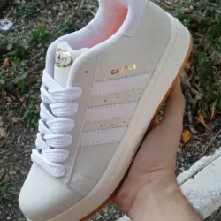 Adidas Campus hueso y dorado