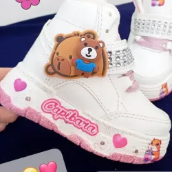 BOTA BLANCA CAPIBARA DETALLES ROSA TIRA CON PIEDRAS 🎀🩷💜 Alumbran🌟