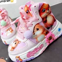 BOTAS ROSA POMPONES CAPIBARA 🎀✨ Alumbran🌟