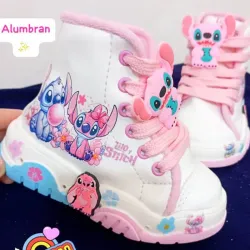 Boticas Ángel y Stich Alumbran