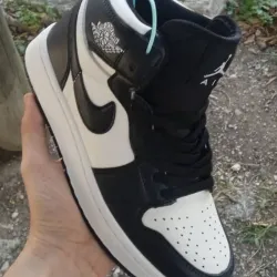 Jordan blanco y negro