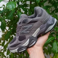 New Balance 9060 gris oscuro