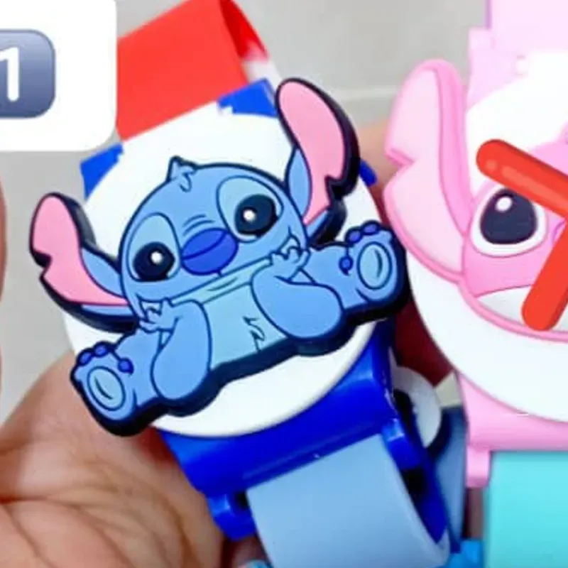 Reloj engomado STITCH
