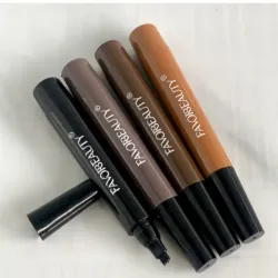 Plumón de cejas efecto microblanding