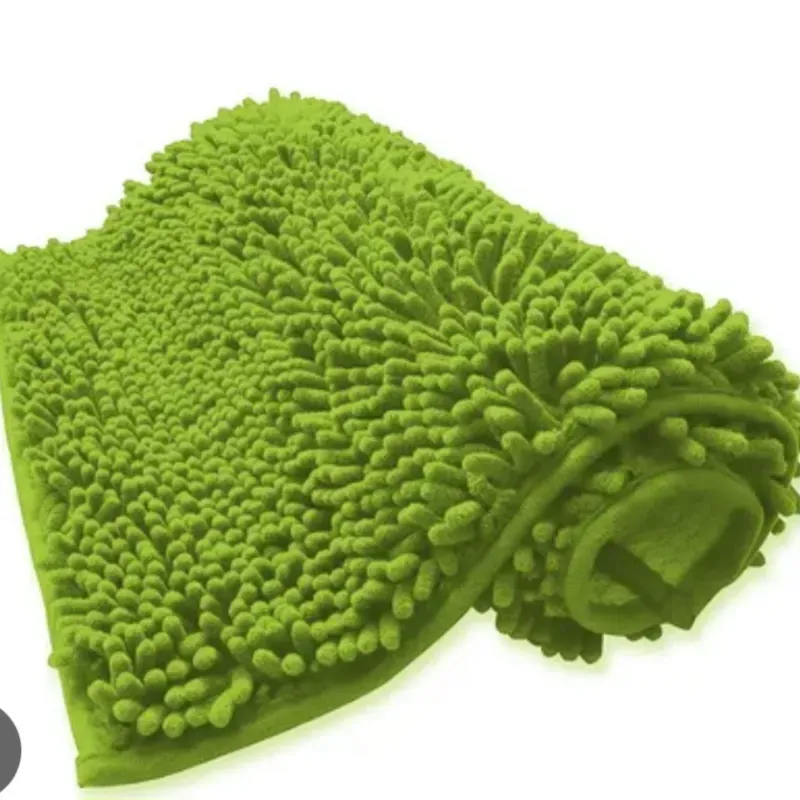 Alfombra de chenilla verde