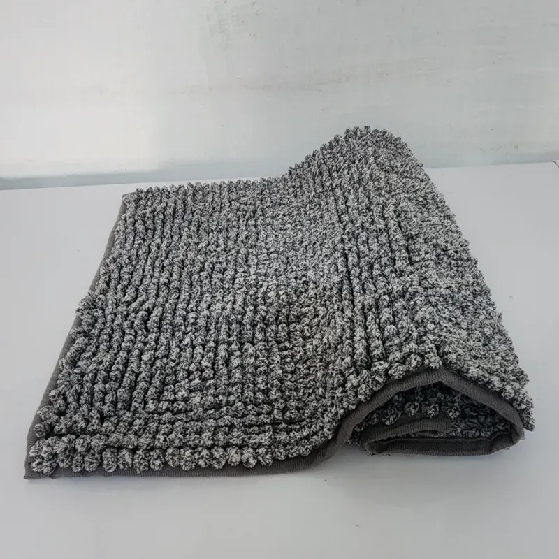 Alfombra de chenilla jaspeada gris y blanco