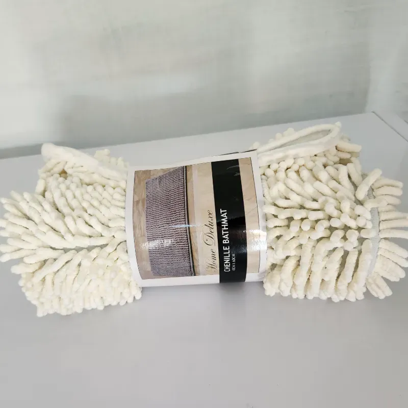 Alfombras de Chenilla color hueso 