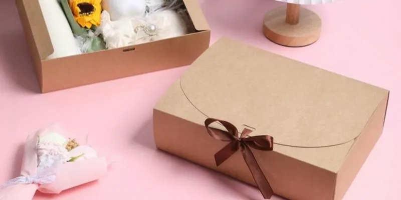 Cajita Mediana de regalo con adornos