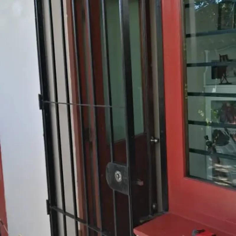 **Instalación de malla directa al metal con silicona caliente**