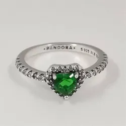 Anillo de Corazón con Piedra Verde