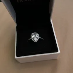 Anillo de Lágrima con Piedra