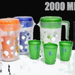 Jarra plástica con 4 vasos