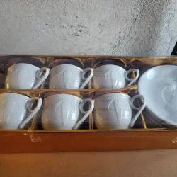 Juego de 6 tazas con platillos