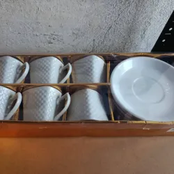 Juego de 6 tazas con platillos