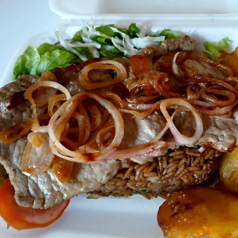 Bistec De Cerdo Encebollado