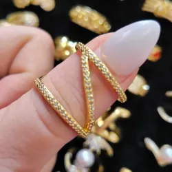 Anillo con piedras pequeñas 